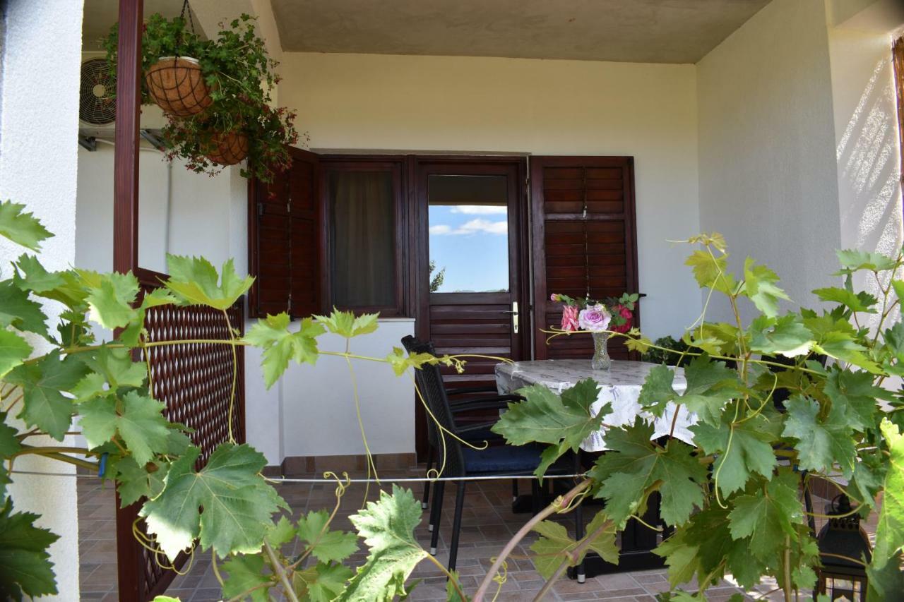 Apartment Nakic Vrpolje Exterior foto
